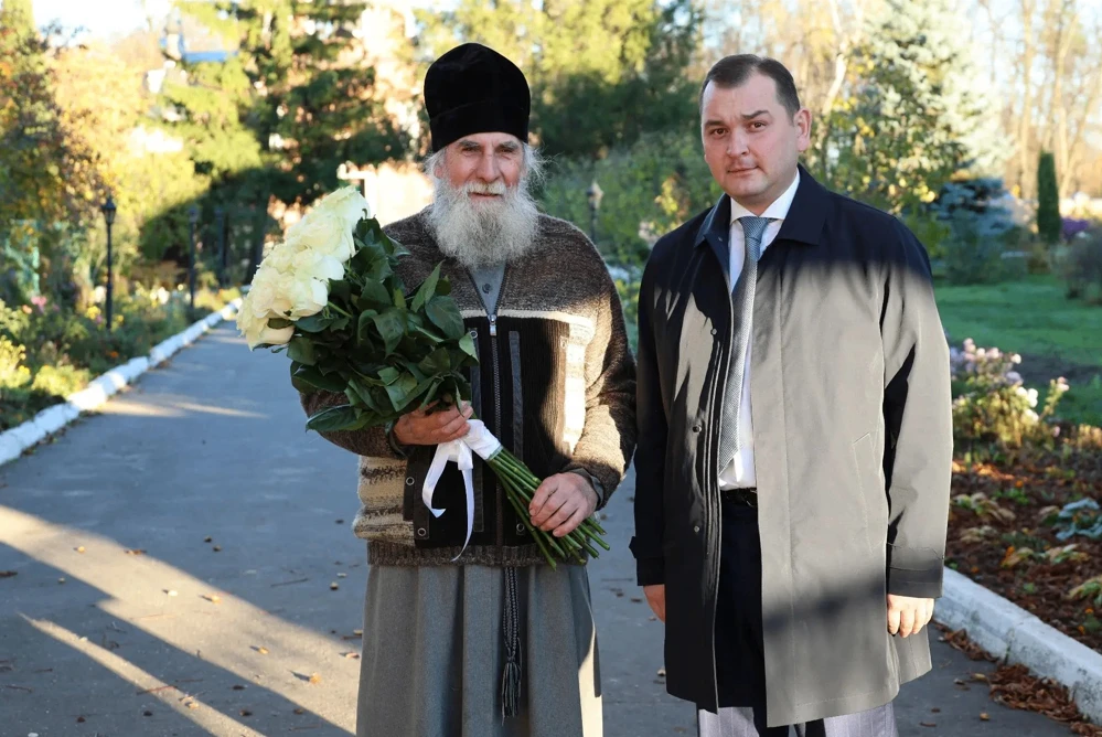 Временно исполняющий полномочия Главы Павлово-Посадского городского округа Михаил Криворучко совместно с председателем Совета депутатов Романом Игоревичем Тикуновым посетили Покровско-Васильевский мужской монастырь Балашихинской епархии. Временно исполняющий полномочия Главы Павлово-Посадского городского округа Михаил Криворучко совместно с председателем Совета депутатов Романом Игоревичем Тикуновым посетили Покровско-Васильевский мужской монастырь Балашихинской епархии.